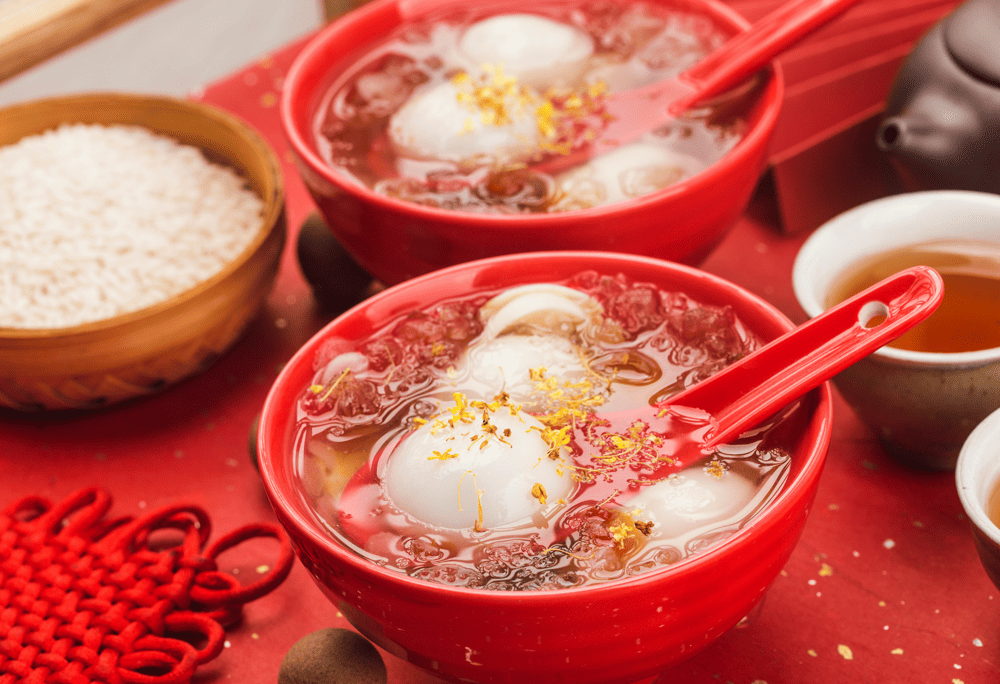 Translucent white rice balls floating gracefully in golden ginger syrup (Source: Canva)
